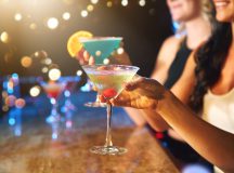 Cropped shot of women drinking cocktails in a nightclubhttp://195.154.178.81/DATA/i_collage/pu/shoots/805548.jpg